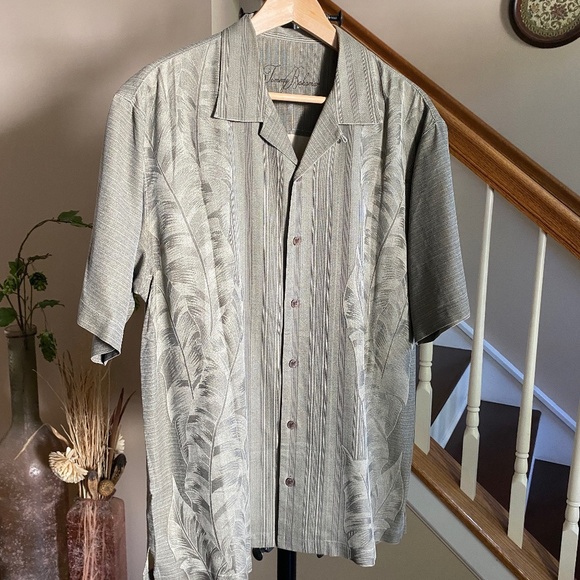 TOMMY BAHAMA Palm Tree Hawaiian Silk Button Up Green Khaki Shirt. Size L - Picture 3 of 15